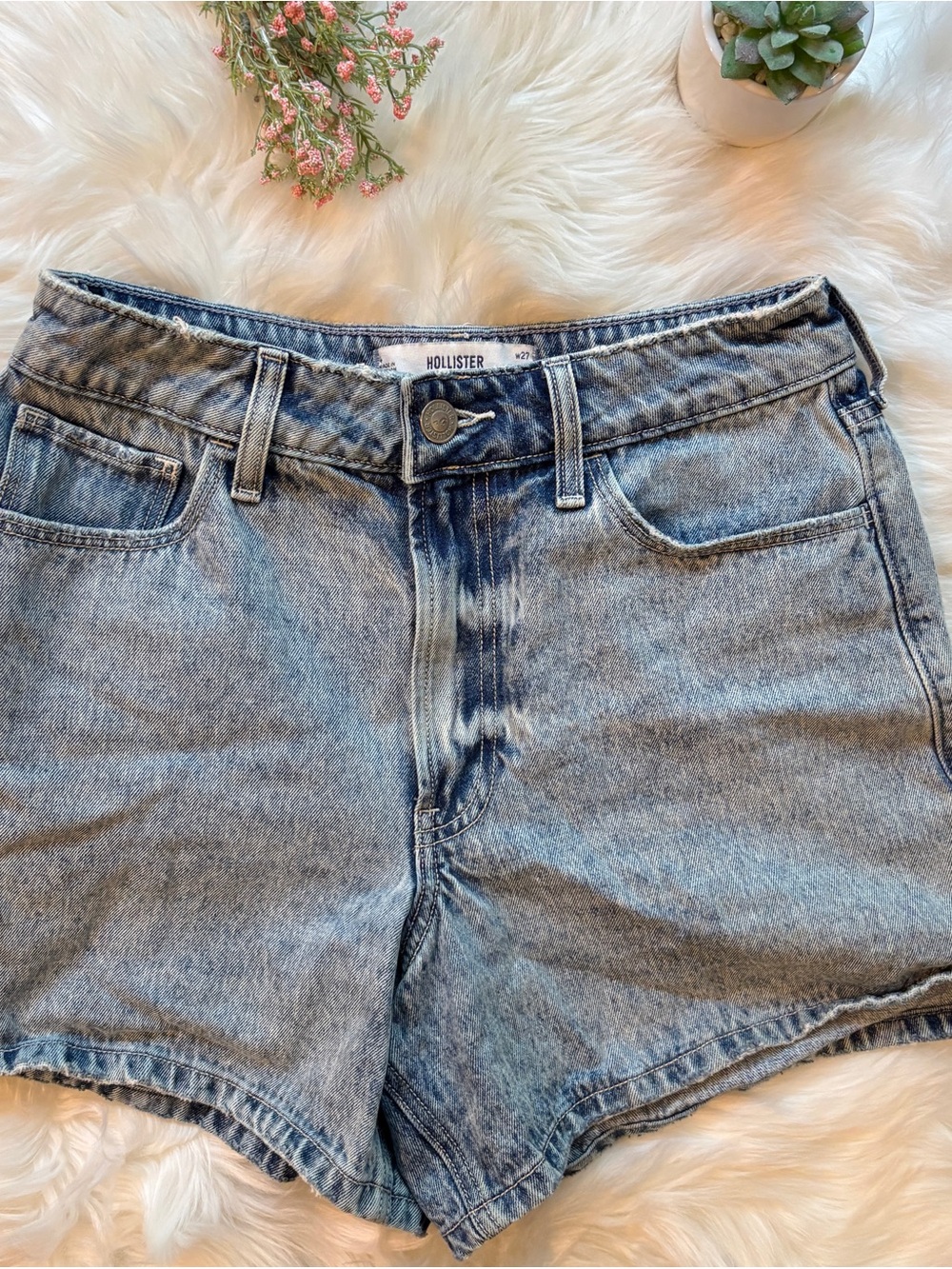 Hollister Ultra High-Rise 90s Jean Shorts Acid Wash